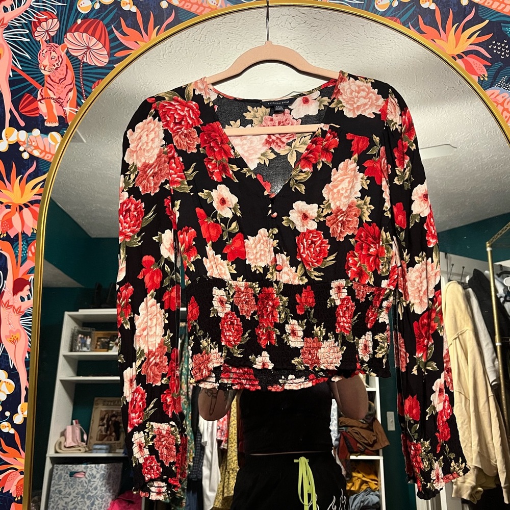 American Eagle long sleeve floral top